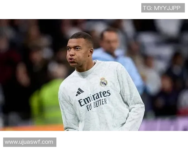 足球明星进球后捏鼻子引发热议球迷纷纷模仿成新潮流